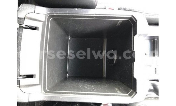 Acheter Import Voiture Toyota Prado Blanc à Import - Dubai, East Mahé Acheter Import Voiture Toyota Prado Blanc à Import - Dubai, East Mahé