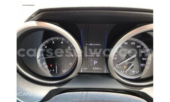 Acheter Import Voiture Toyota Prado Blanc à Import - Dubai, East Mahé Acheter Import Voiture Toyota Prado Blanc à Import - Dubai, East Mahé