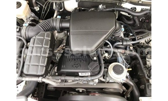 Acheter Import Voiture Toyota Prado Blanc à Import - Dubai, East Mahé Acheter Import Voiture Toyota Prado Blanc à Import - Dubai, East Mahé