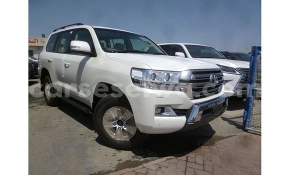 Buy Import Toyota Land Cruiser White Car in Import - Dubai in East Mahé Buy Import Toyota Land Cruiser White Car in Import - Dubai in East Mahé