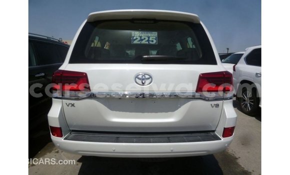 Buy Import Toyota Land Cruiser White Car in Import - Dubai in East Mahé Buy Import Toyota Land Cruiser White Car in Import - Dubai in East Mahé