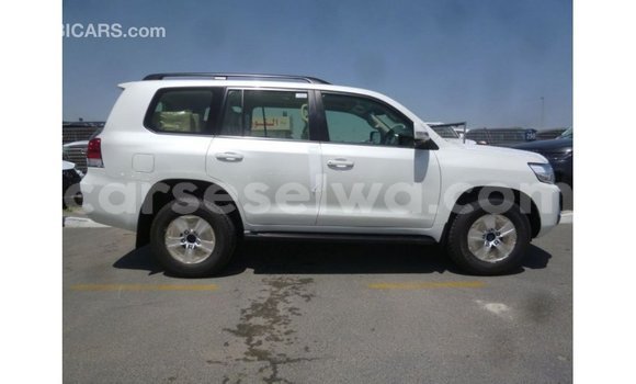 Buy Import Toyota Land Cruiser White Car in Import - Dubai in East Mahé Buy Import Toyota Land Cruiser White Car in Import - Dubai in East Mahé