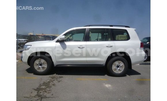 Buy Import Toyota Land Cruiser White Car in Import - Dubai in East Mahé Buy Import Toyota Land Cruiser White Car in Import - Dubai in East Mahé