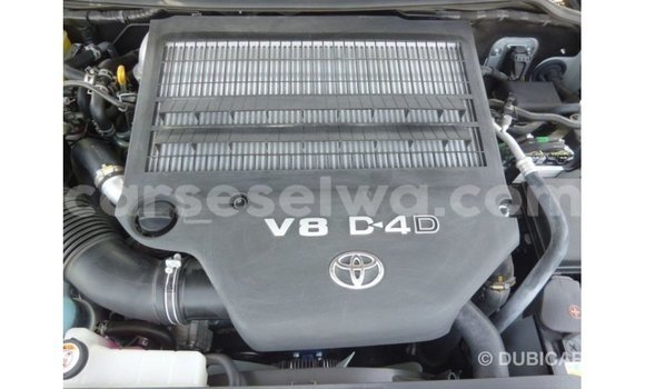 Buy Import Toyota Land Cruiser White Car in Import - Dubai in East Mahé Buy Import Toyota Land Cruiser White Car in Import - Dubai in East Mahé