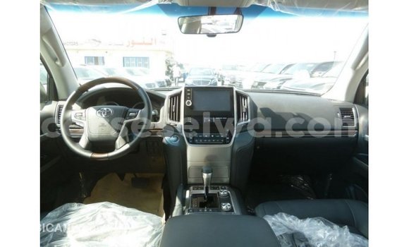 Buy Import Toyota Land Cruiser White Car in Import - Dubai in East Mahé Buy Import Toyota Land Cruiser White Car in Import - Dubai in East Mahé