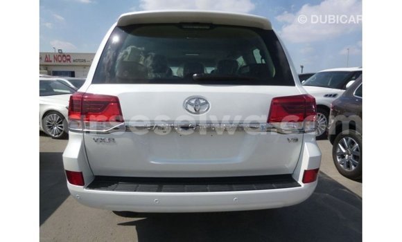 Buy Import Toyota Land Cruiser White Car in Import - Dubai in East Mahé Buy Import Toyota Land Cruiser White Car in Import - Dubai in East Mahé