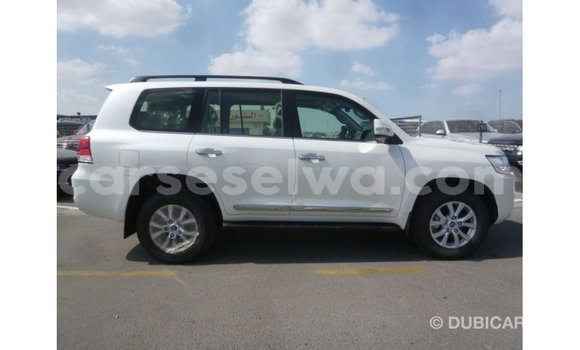 Buy Import Toyota Land Cruiser White Car in Import - Dubai in East Mahé Buy Import Toyota Land Cruiser White Car in Import - Dubai in East Mahé