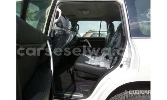 Buy Import Toyota Land Cruiser White Car in Import - Dubai in East Mahé Buy Import Toyota Land Cruiser White Car in Import - Dubai in East Mahé