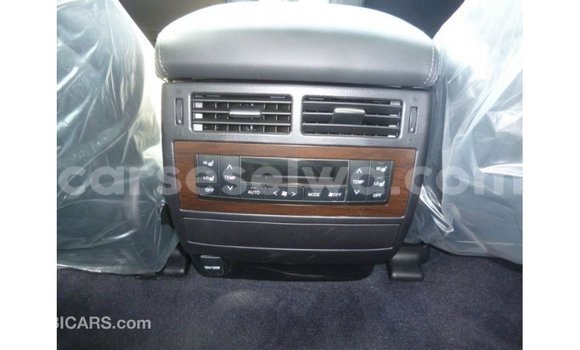 Buy Import Toyota Land Cruiser White Car in Import - Dubai in East Mahé Buy Import Toyota Land Cruiser White Car in Import - Dubai in East Mahé