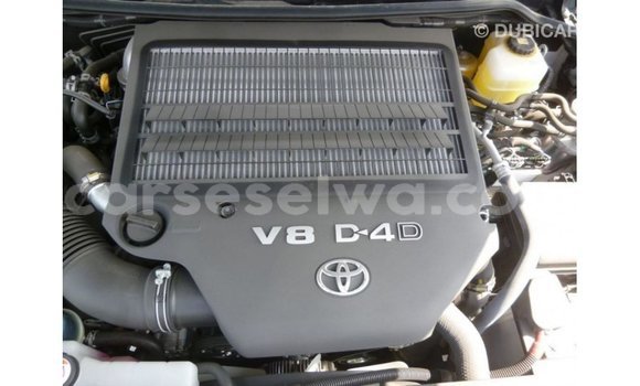 Buy Import Toyota Land Cruiser White Car in Import - Dubai in East Mahé Buy Import Toyota Land Cruiser White Car in Import - Dubai in East Mahé