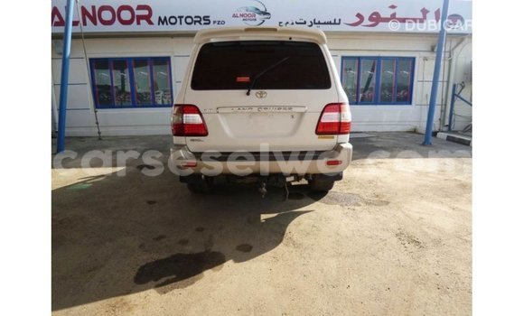 Acheter Import Voiture Toyota Land Cruiser Blanc à Import - Dubai, East Mahé Acheter Import Voiture Toyota Land Cruiser Blanc à Import - Dubai, East Mahé