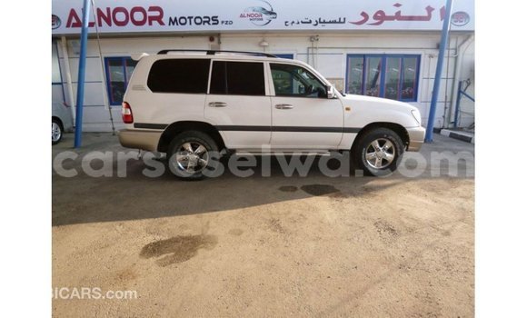 Acheter Import Voiture Toyota Land Cruiser Blanc à Import - Dubai, East Mahé Acheter Import Voiture Toyota Land Cruiser Blanc à Import - Dubai, East Mahé