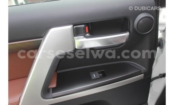Acheter Import Voiture Toyota Land Cruiser Blanc à Import - Dubai, East Mahé Acheter Import Voiture Toyota Land Cruiser Blanc à Import - Dubai, East Mahé