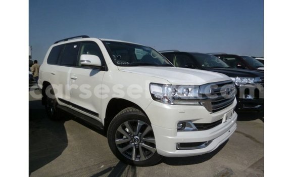 Buy Import Toyota Land Cruiser White Car in Import - Dubai in East Mahé Buy Import Toyota Land Cruiser White Car in Import - Dubai in East Mahé