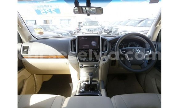 Buy Import Toyota Land Cruiser White Car in Import - Dubai in East Mahé Buy Import Toyota Land Cruiser White Car in Import - Dubai in East Mahé