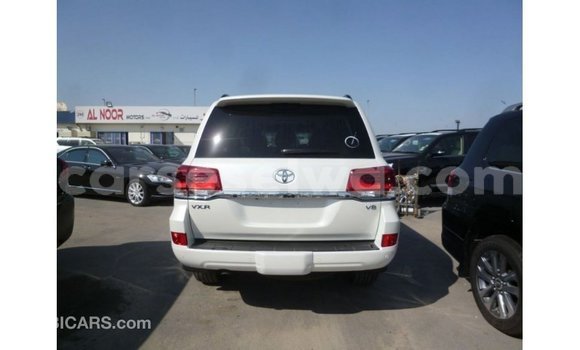 Buy Import Toyota Land Cruiser White Car in Import - Dubai in East Mahé Buy Import Toyota Land Cruiser White Car in Import - Dubai in East Mahé