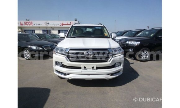 Buy Import Toyota Land Cruiser White Car in Import - Dubai in East Mahé Buy Import Toyota Land Cruiser White Car in Import - Dubai in East Mahé