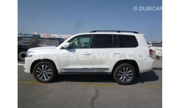 Buy Import Toyota Land Cruiser White Car in Import - Dubai in East Mahé Buy Import Toyota Land Cruiser White Car in Import - Dubai in East Mahé