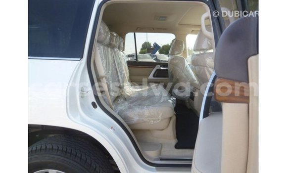 Buy Import Toyota Land Cruiser White Car in Import - Dubai in East Mahé Buy Import Toyota Land Cruiser White Car in Import - Dubai in East Mahé