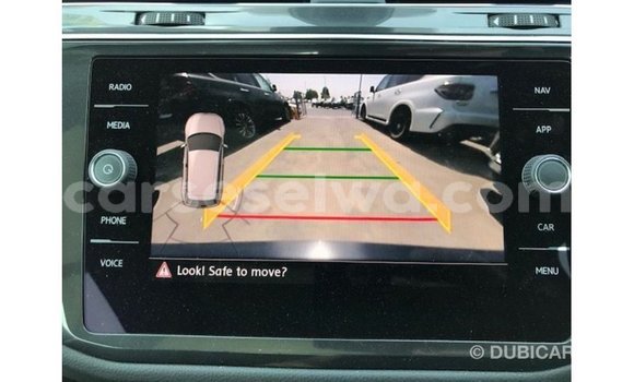 Acheter Import Voiture Volkswagen Tiguan Noir à Import - Dubai, East Mahé Acheter Import Voiture Volkswagen Tiguan Noir à Import - Dubai, East Mahé