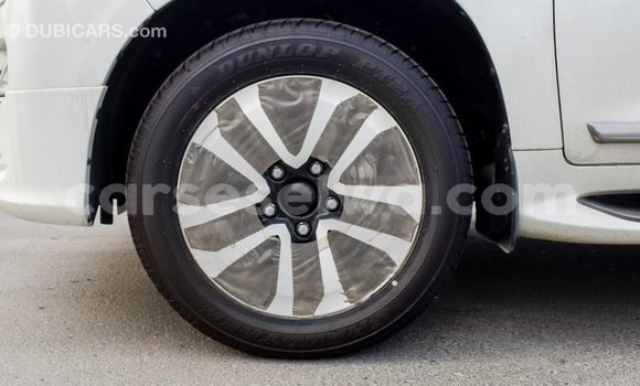 Acheter Import Voiture Toyota Land Cruiser Noir à Import - Dubai, East Mahé Acheter Import Voiture Toyota Land Cruiser Noir à Import - Dubai, East Mahé