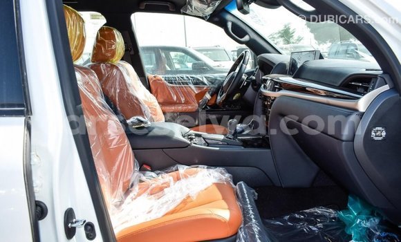 Acheter Import Voiture Lexus LX Blanc à Import - Dubai, East Mahé Acheter Import Voiture Lexus LX Blanc à Import - Dubai, East Mahé