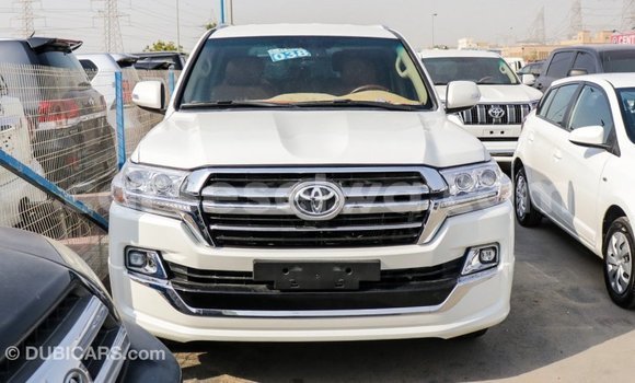Acheter Import Voiture Toyota Land Cruiser Blanc à Import - Dubai, East Mahé Acheter Import Voiture Toyota Land Cruiser Blanc à Import - Dubai, East Mahé