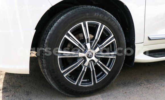 Acheter Import Voiture Toyota Land Cruiser Blanc à Import - Dubai, East Mahé Acheter Import Voiture Toyota Land Cruiser Blanc à Import - Dubai, East Mahé