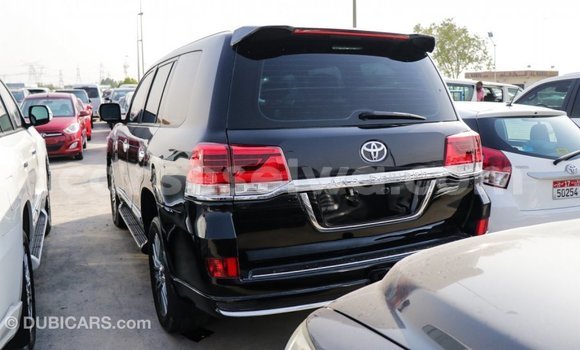 Acheter Import Voiture Toyota Land Cruiser Noir à Import - Dubai, East Mahé Acheter Import Voiture Toyota Land Cruiser Noir à Import - Dubai, East Mahé