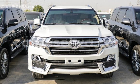 Acheter Import Voiture Toyota Land Cruiser Blanc à Import - Dubai, East Mahé Acheter Import Voiture Toyota Land Cruiser Blanc à Import - Dubai, East Mahé