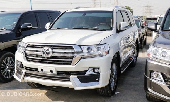 Acheter Import Voiture Toyota Land Cruiser Blanc à Import - Dubai, East Mahé Acheter Import Voiture Toyota Land Cruiser Blanc à Import - Dubai, East Mahé