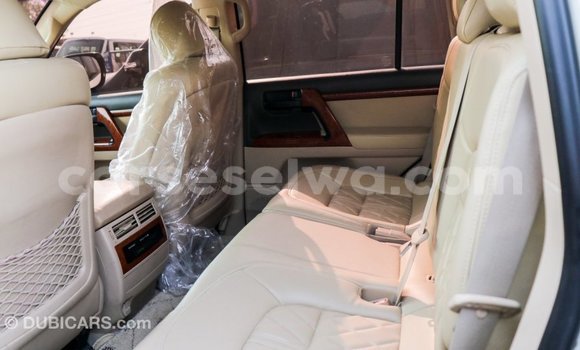 Acheter Import Voiture Toyota Land Cruiser Blanc à Import - Dubai, East Mahé Acheter Import Voiture Toyota Land Cruiser Blanc à Import - Dubai, East Mahé
