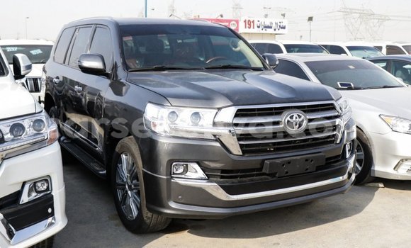 Acheter Import Voiture Toyota Land Cruiser Noir à Import - Dubai, East Mahé Acheter Import Voiture Toyota Land Cruiser Noir à Import - Dubai, East Mahé