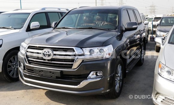 Acheter Import Voiture Toyota Land Cruiser Noir à Import - Dubai, East Mahé Acheter Import Voiture Toyota Land Cruiser Noir à Import - Dubai, East Mahé