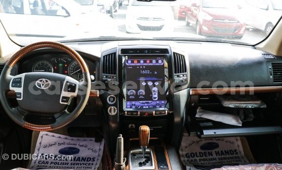 Acheter Import Voiture Toyota Land Cruiser Noir à Import - Dubai, East Mahé Acheter Import Voiture Toyota Land Cruiser Noir à Import - Dubai, East Mahé