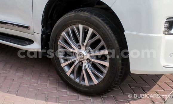 Acheter Import Voiture Toyota Land Cruiser Blanc à Import - Dubai, East Mahé Acheter Import Voiture Toyota Land Cruiser Blanc à Import - Dubai, East Mahé