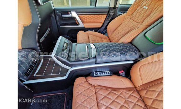 Acheter Import Voiture Toyota Land Cruiser Noir à Import - Dubai, East Mahé Acheter Import Voiture Toyota Land Cruiser Noir à Import - Dubai, East Mahé