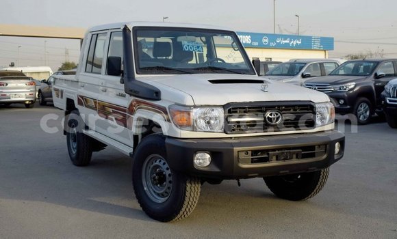Acheter Import Voiture Toyota Land Cruiser Blanc à Import - Dubai, East Mahé Acheter Import Voiture Toyota Land Cruiser Blanc à Import - Dubai, East Mahé