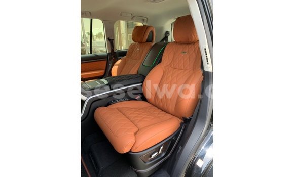 Acheter Import Voiture Toyota Land Cruiser Noir à Import - Dubai, East Mahé Acheter Import Voiture Toyota Land Cruiser Noir à Import - Dubai, East Mahé