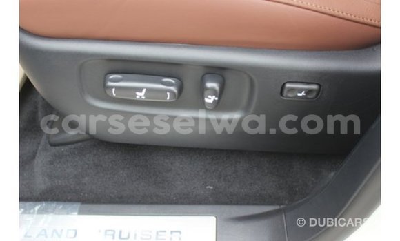 Buy Import Toyota Land Cruiser White Car in Import - Dubai in East Mahé Buy Import Toyota Land Cruiser White Car in Import - Dubai in East Mahé