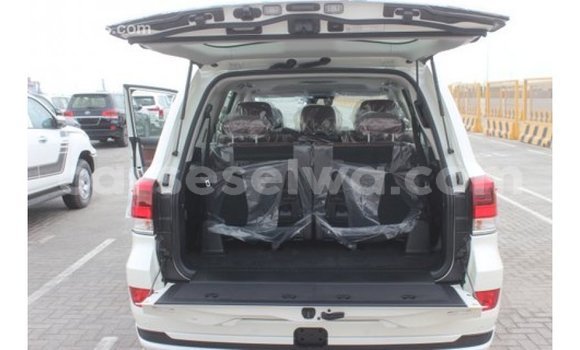 Buy Import Toyota Land Cruiser White Car in Import - Dubai in East Mahé Buy Import Toyota Land Cruiser White Car in Import - Dubai in East Mahé