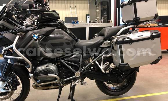 Acheter Occasion Moto BMW R1200GS Adventure Noir à bel Air, Grand Victoria Acheter Occasion Moto BMW R1200GS Adventure Noir à bel Air, Grand Victoria