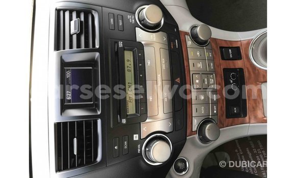 Acheter Import Voiture Toyota Highlander Noir à Import - Dubai, East Mahé Acheter Import Voiture Toyota Highlander Noir à Import - Dubai, East Mahé