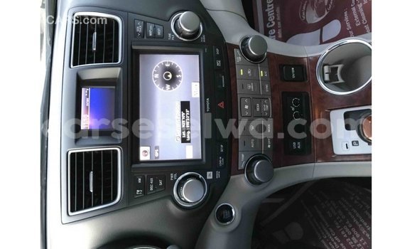 Acheter Import Voiture Toyota Highlander Noir à Import - Dubai, East Mahé Acheter Import Voiture Toyota Highlander Noir à Import - Dubai, East Mahé