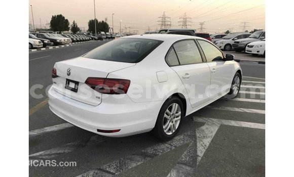 Acheter Import Voiture Volkswagen Jetta Blanc à Import - Dubai, East Mahé Acheter Import Voiture Volkswagen Jetta Blanc à Import - Dubai, East Mahé