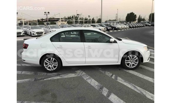 Acheter Import Voiture Volkswagen Jetta Blanc à Import - Dubai, East Mahé Acheter Import Voiture Volkswagen Jetta Blanc à Import - Dubai, East Mahé