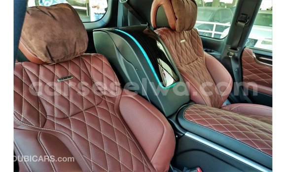 Acheter Import Voiture Lexus LX Noir à Import - Dubai, East Mahé Acheter Import Voiture Lexus LX Noir à Import - Dubai, East Mahé