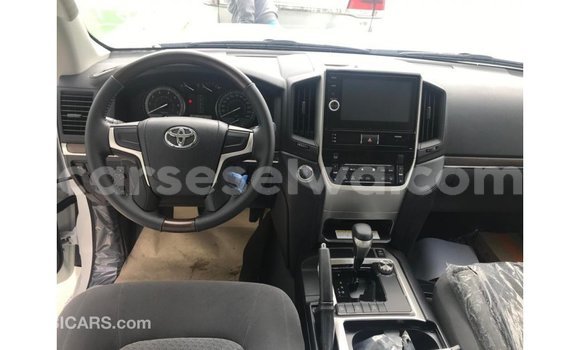 Buy Import Toyota Land Cruiser White Car in Import - Dubai in East Mahé Buy Import Toyota Land Cruiser White Car in Import - Dubai in East Mahé
