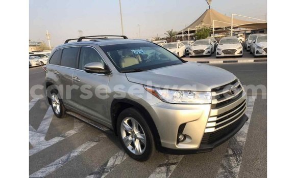 Acheter Import Voiture Toyota Highlander Beige à Import - Dubai, East Mahé Acheter Import Voiture Toyota Highlander Beige à Import - Dubai, East Mahé