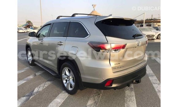 Acheter Import Voiture Toyota Highlander Beige à Import - Dubai, East Mahé Acheter Import Voiture Toyota Highlander Beige à Import - Dubai, East Mahé